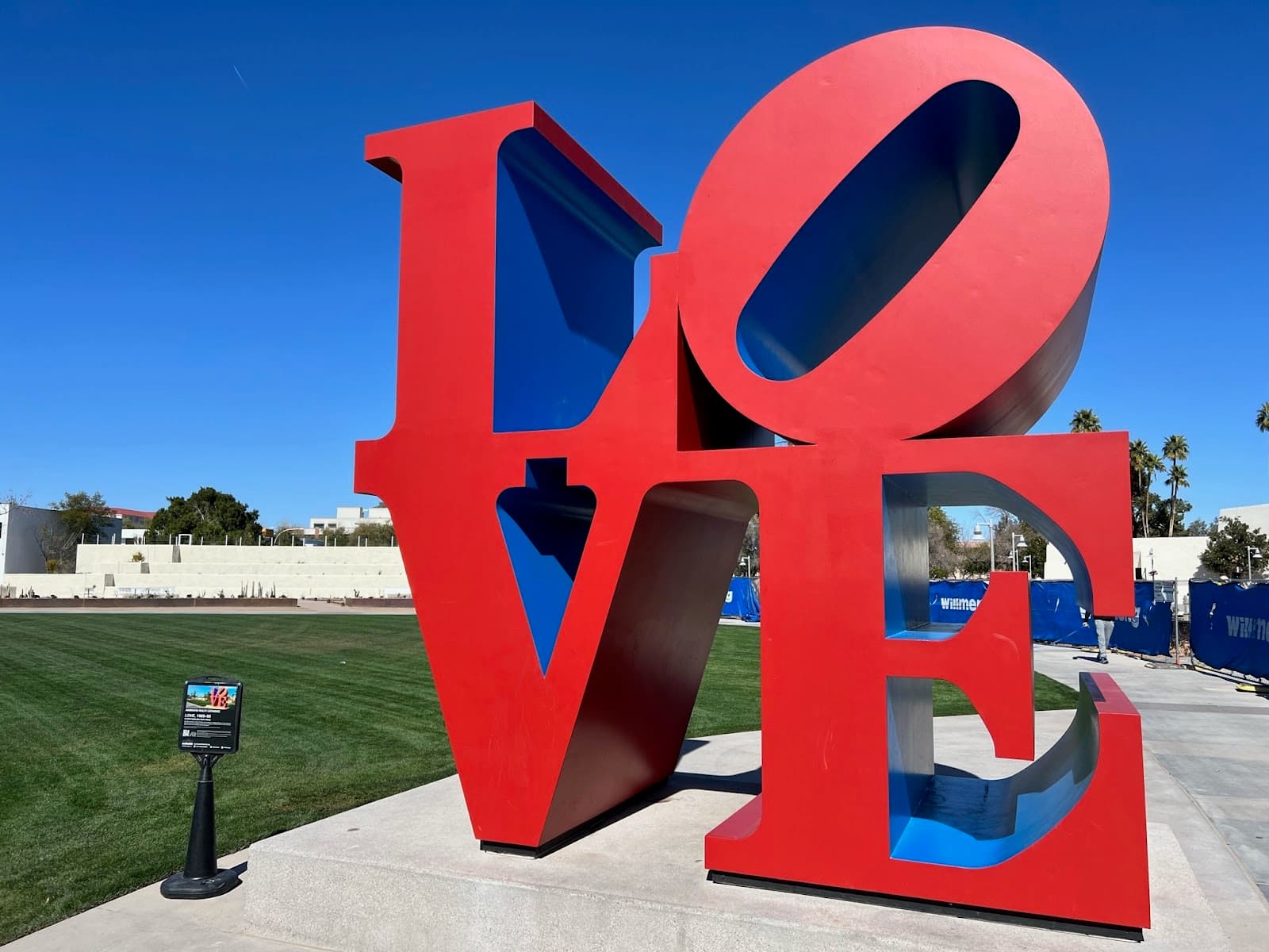 Robert Indiana's "Love" (sculpture)