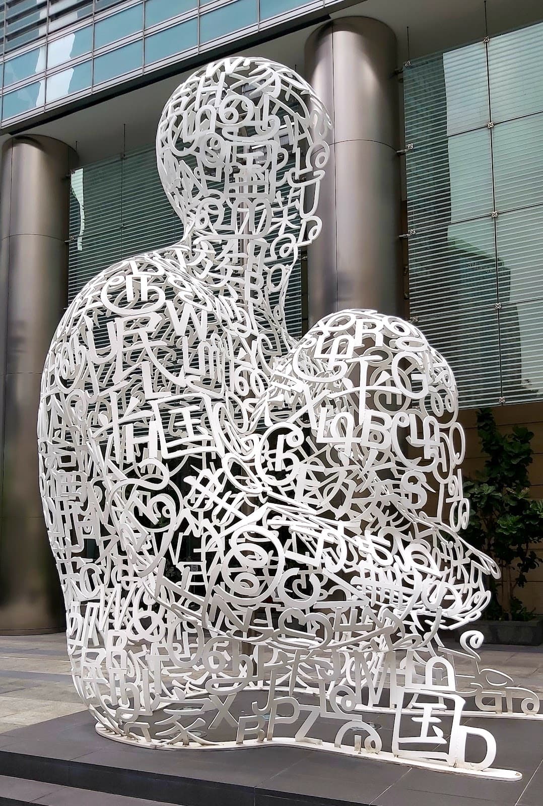 Singapore Soul, sculpture by Jaume Plensa
