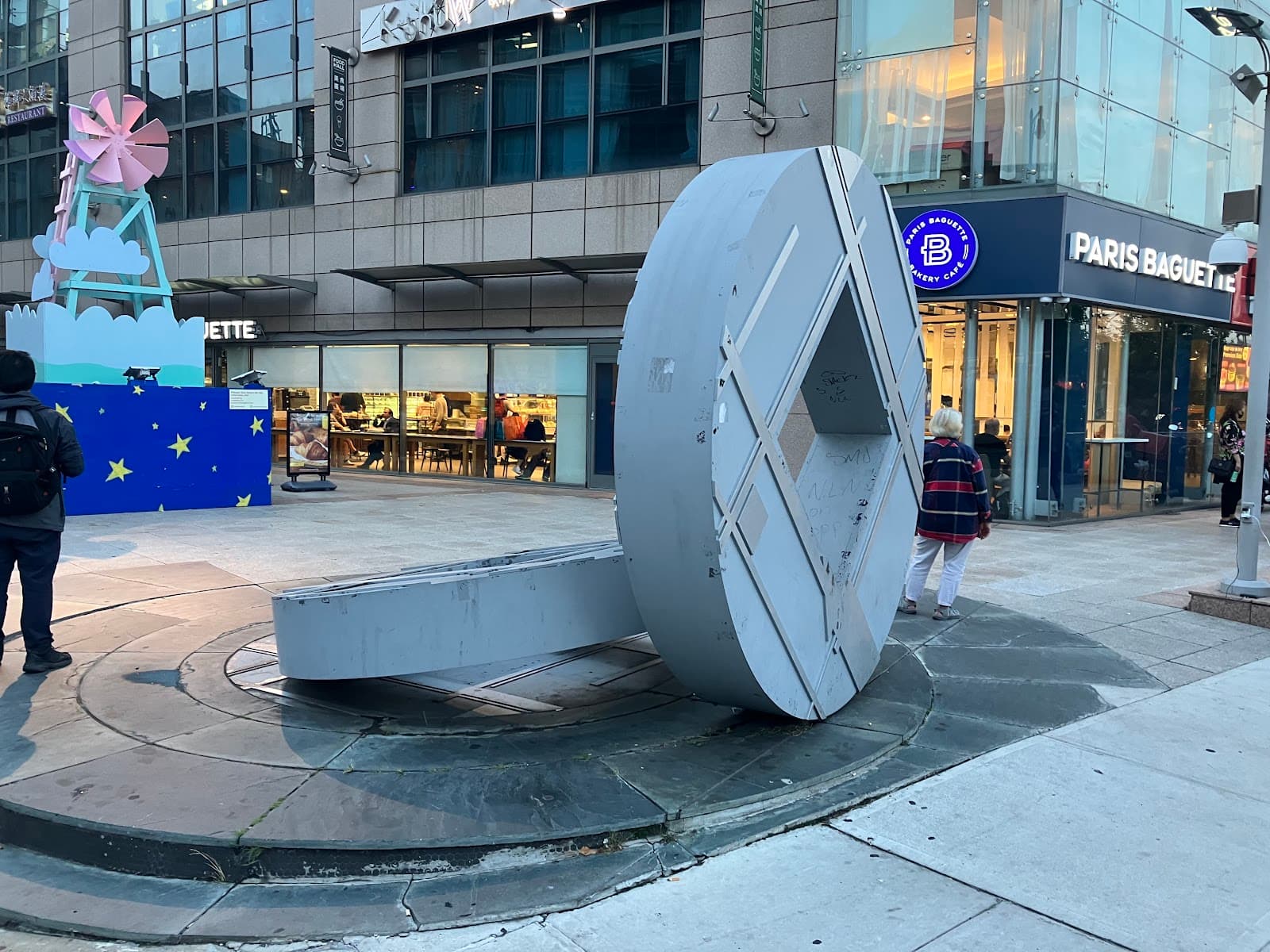 Queens Crossing Sculpture