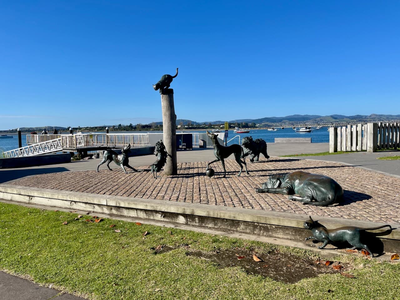 Hairy Maclary and Friends Sculpture