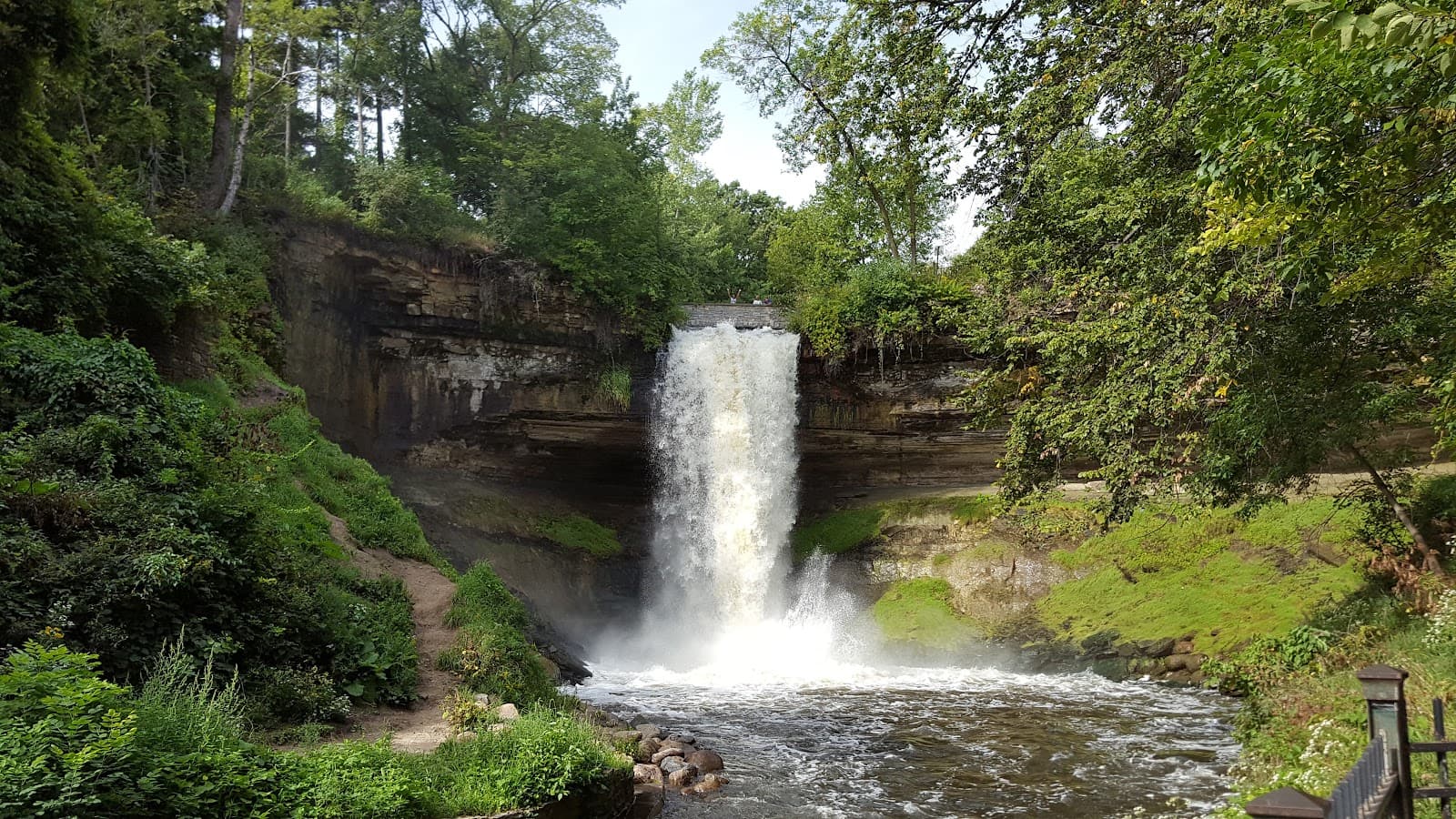 Hiawatha & Minnehaha Statue
