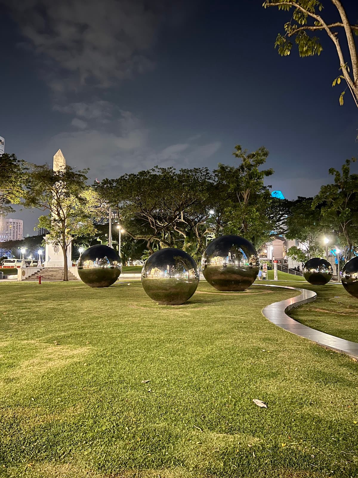 Mirror Balls sculpture “24 Hours in Singapore”