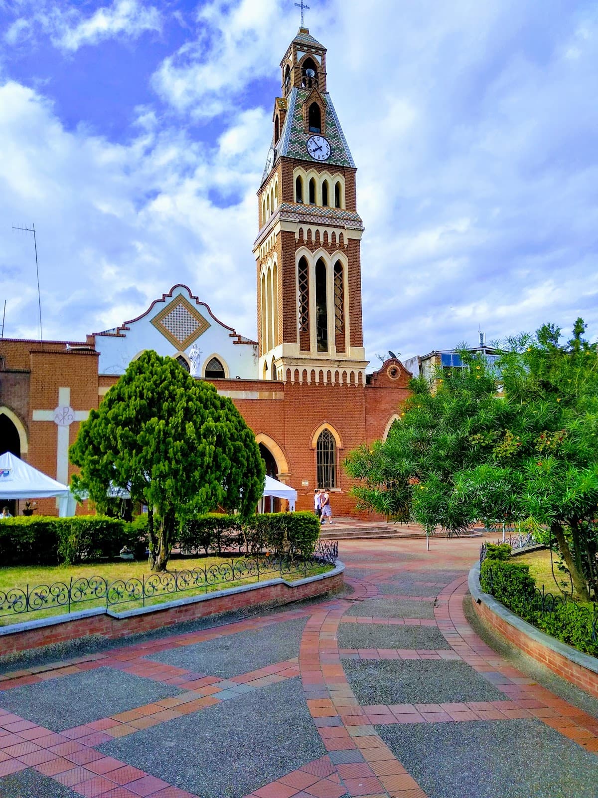 El Colegio Main Park