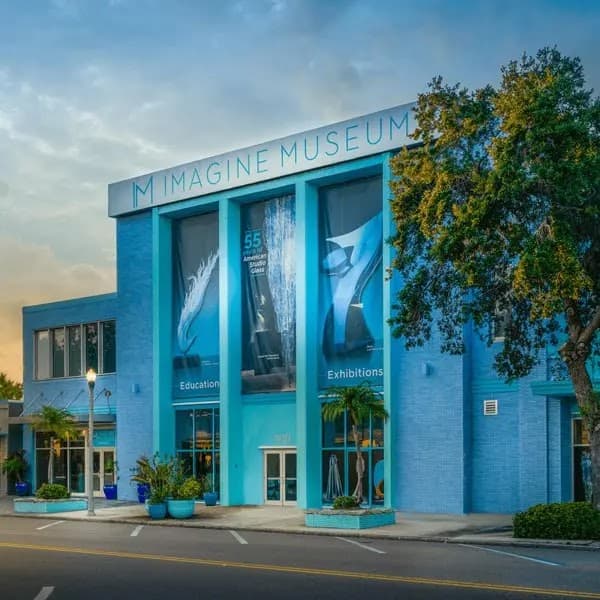 Imagine Museum: Contemporary glass art