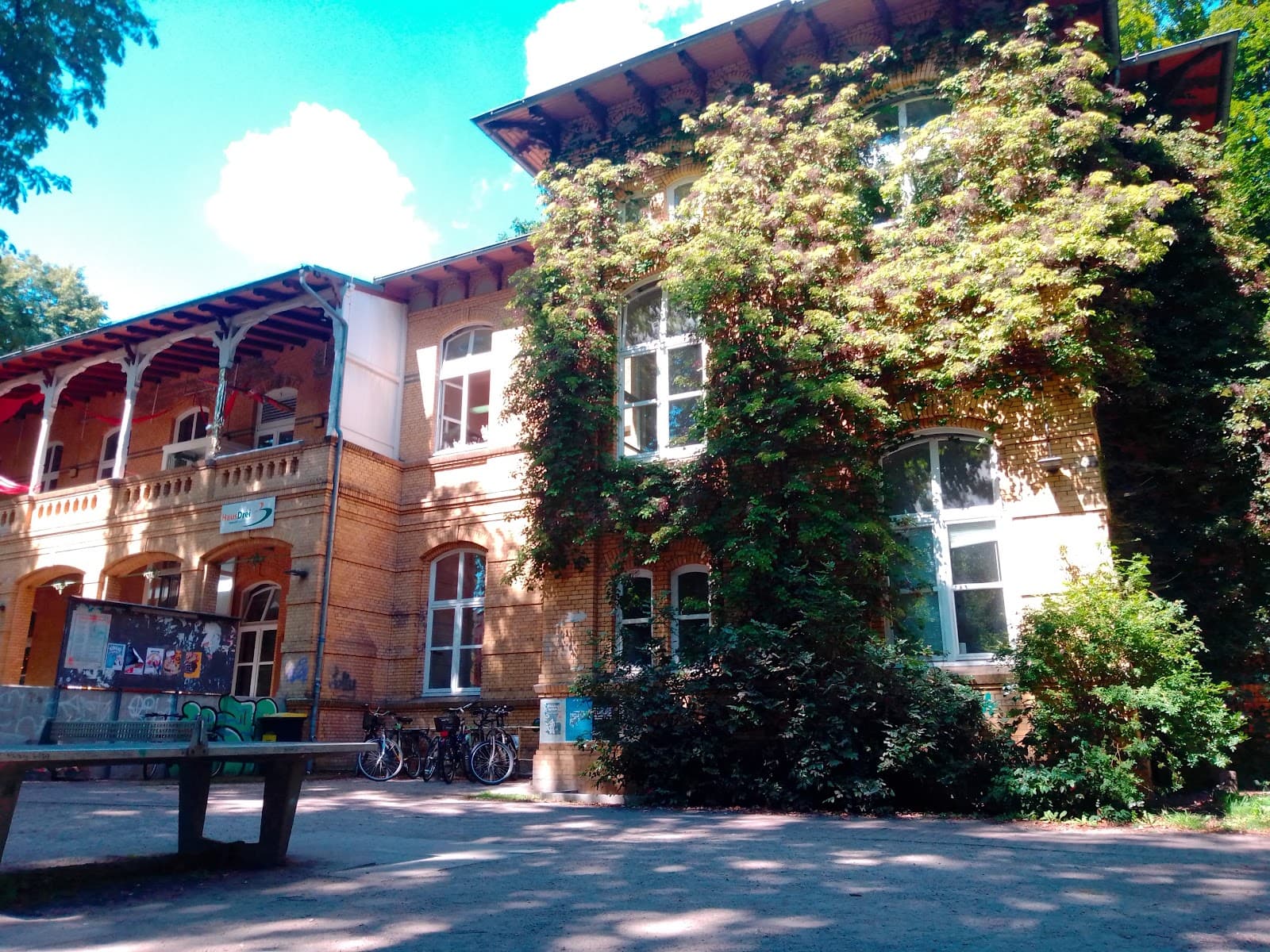 House Three e.V. - district center in Altona